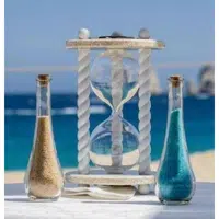Heirloom Hourglass logo
