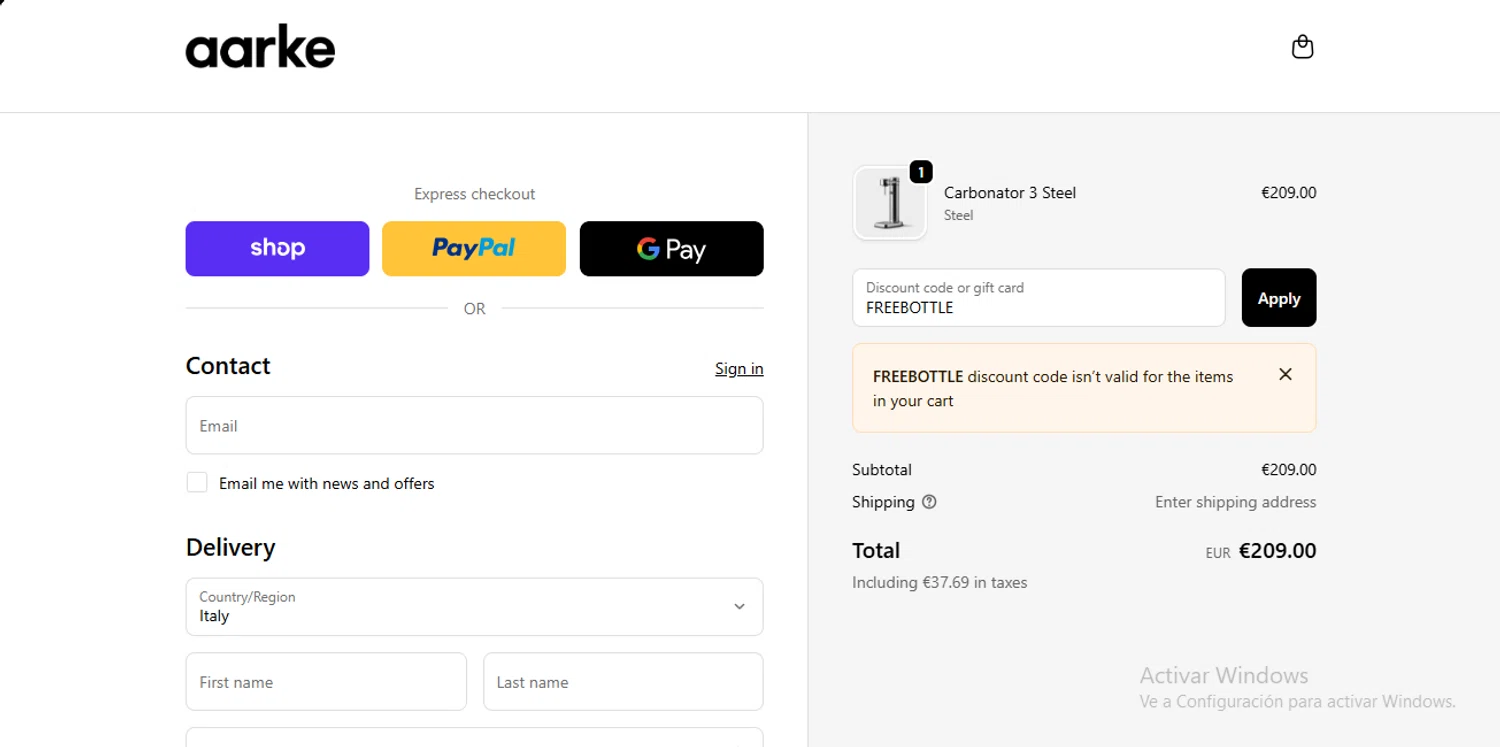 Aarke discount code screenshot showing code FREEBOTTLE applied at Aarke checkout page. Uploaded by SimplyCodes community member GoldSeeker7901 on Oct 18, 2025