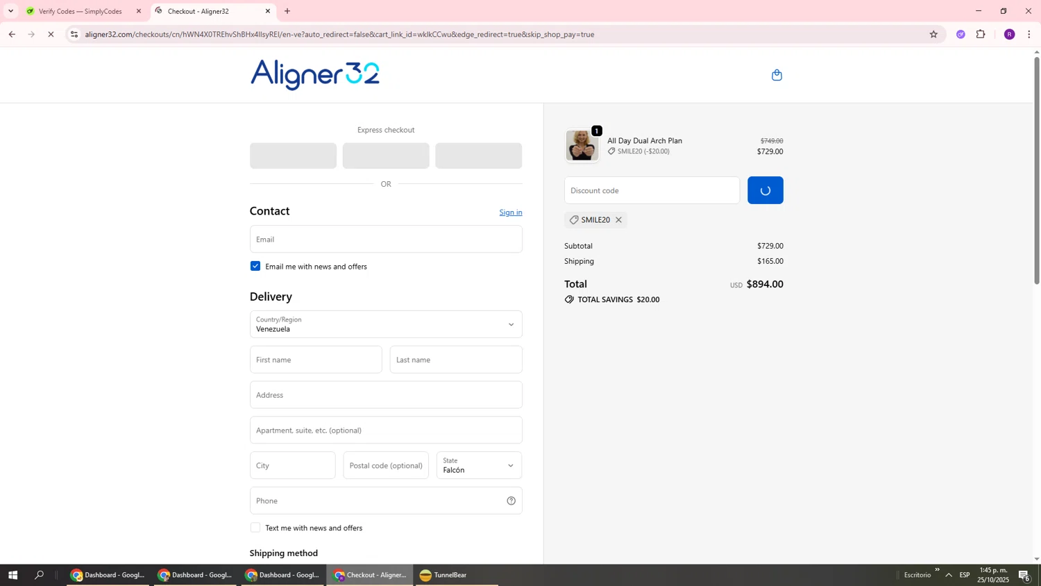 Aligner32 discount code screenshot showing code SMILE20 applied at Aligner32 checkout page. Uploaded by SimplyCodes community member ukemochi on Oct 25, 2025