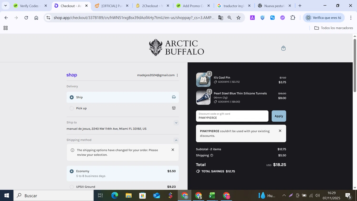 Arctic Buffalo discount code screenshot showing code PINKYPIERCE applied at Arctic Buffalo checkout page. Uploaded by SimplyCodes community member MANUELURBINA on Nov 7, 2025