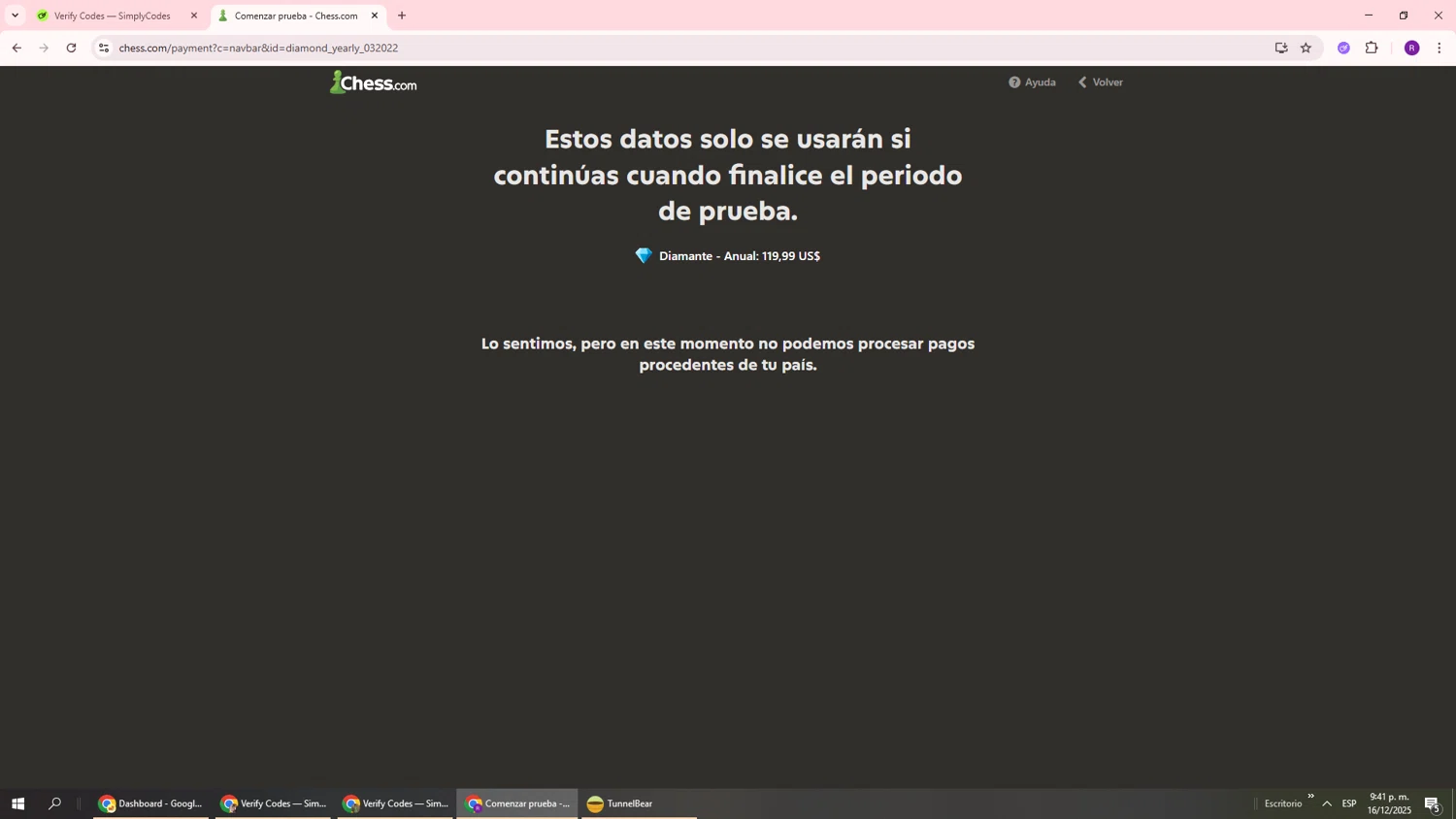 Chess.com promo code screenshot showing code HONEY10 applied at Chess.com checkout page. Uploaded by SimplyCodes community member ukemochi on Dec 17, 2025