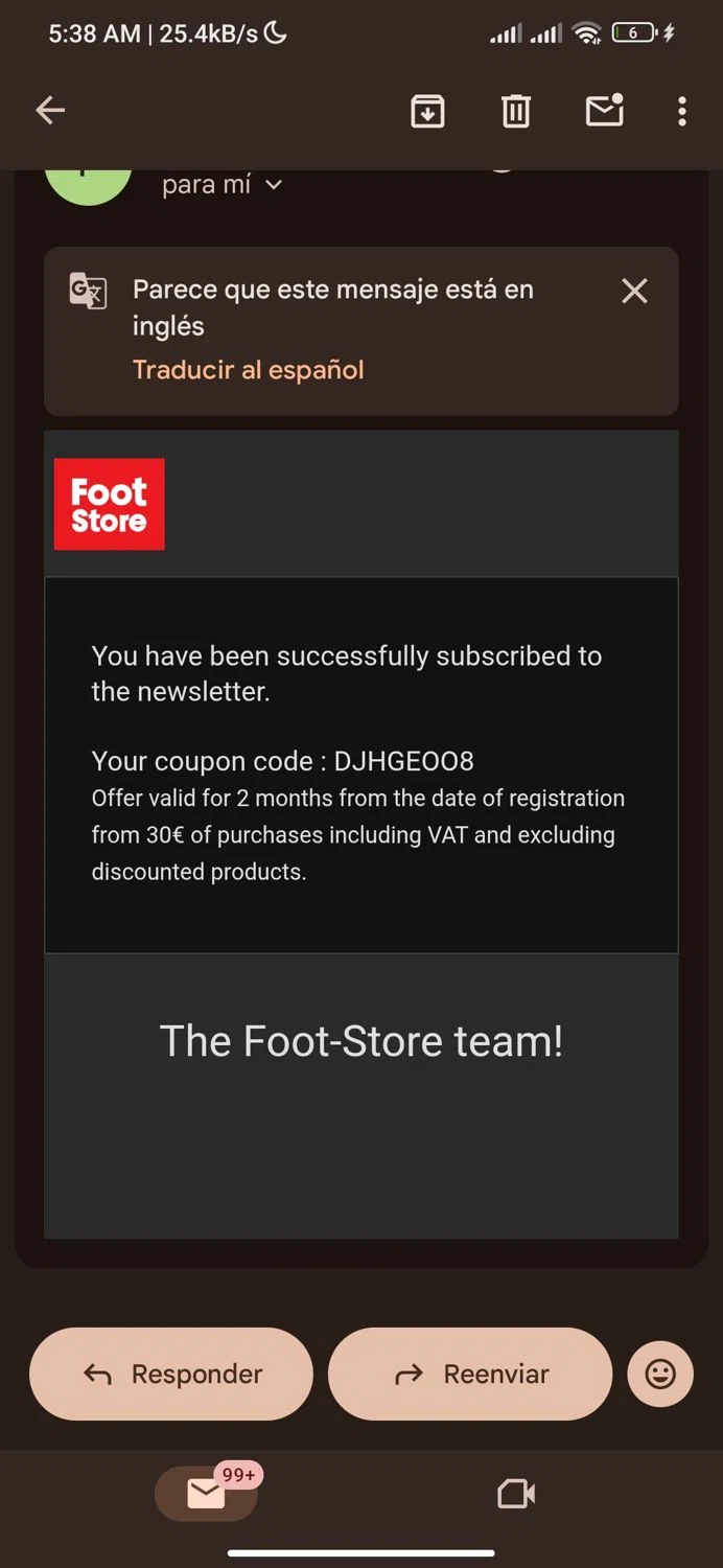 Foot-Store discount code screenshot showing code DJHGEOO8 applied at Foot-Store checkout page. Uploaded by SimplyCodes community member 111111 on Oct 15, 2025