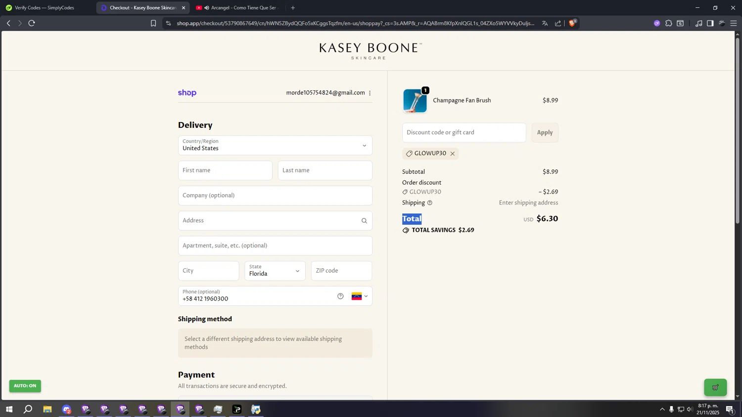 Glow Skincare discount code screenshot showing code GLOWUP30 applied at Glow Skincare checkout page. Uploaded by SimplyCodes community member fffffffffffffffffff on Nov 22, 2025