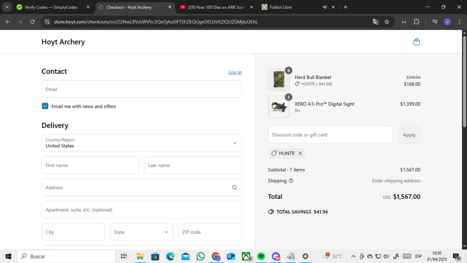 Hoyt discount code screenshot showing code HUNTR applied at Hoyt checkout page. Uploaded by SimplyCodes community member ENCARAMESSI on Apr 1, 2025
