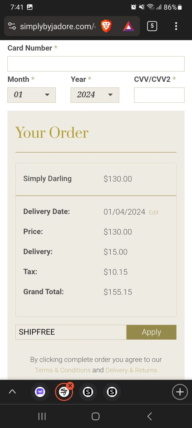 J’Adore Les Fleurs checkout page showing J’Adore Les Fleurs promo code box | Screenshot taken by SimplyCodes community member on Jan 4, 2024