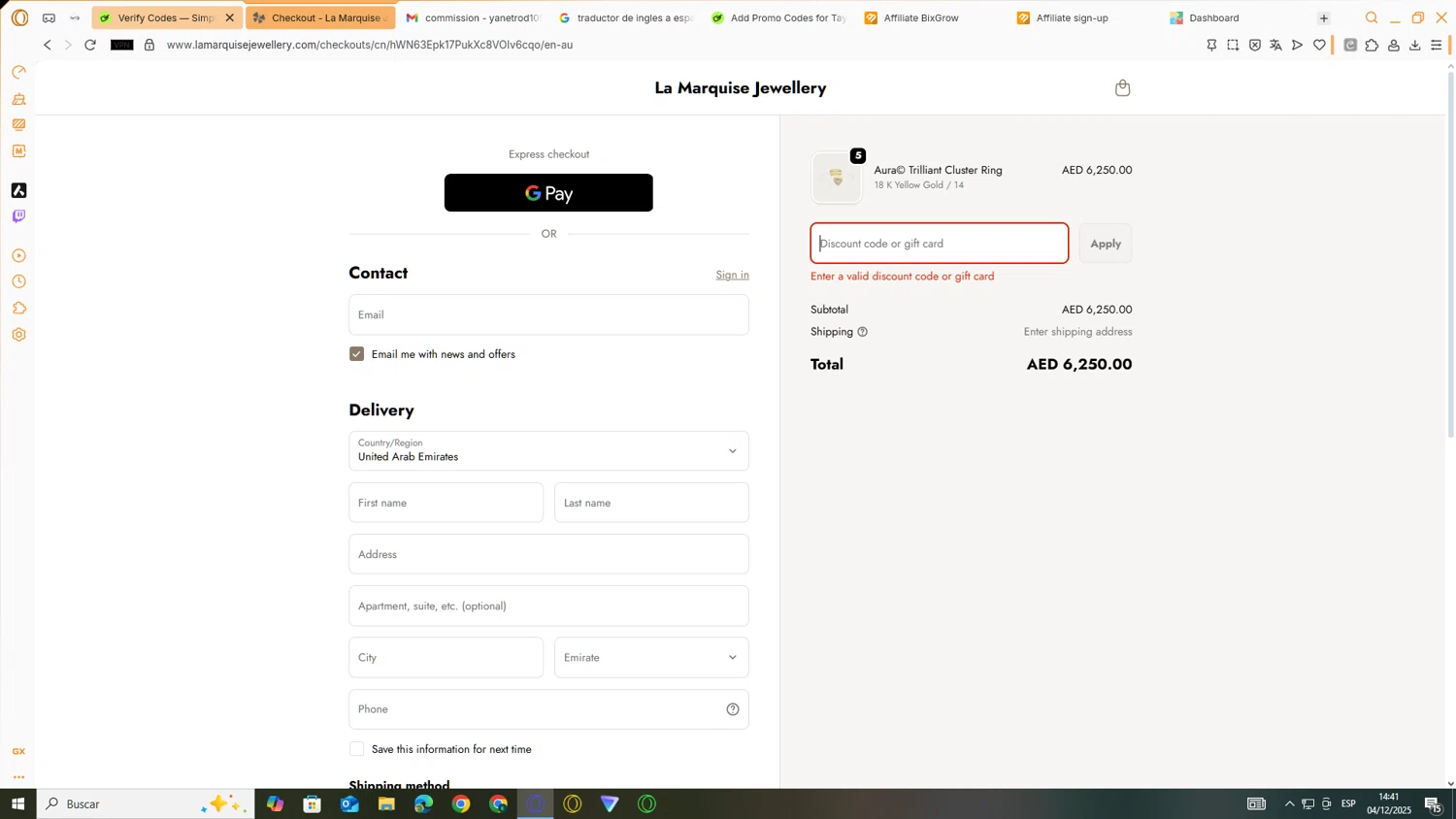 La Marquise Jewellery promo code screenshot showing code UAE10 applied at La Marquise Jewellery checkout page. Uploaded by SimplyCodes community member yanetrod on Dec 4, 2025
