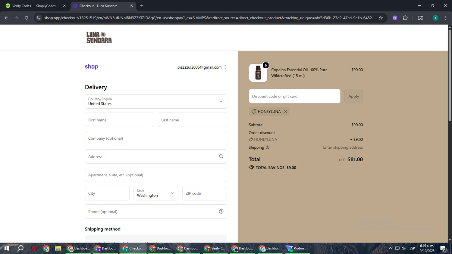 Luna Sundara promo code screenshot showing code HONEYLUNA applied at Luna Sundara checkout page. Uploaded by SimplyCodes community member FrugalCaptain6906 on Oct 9, 2025