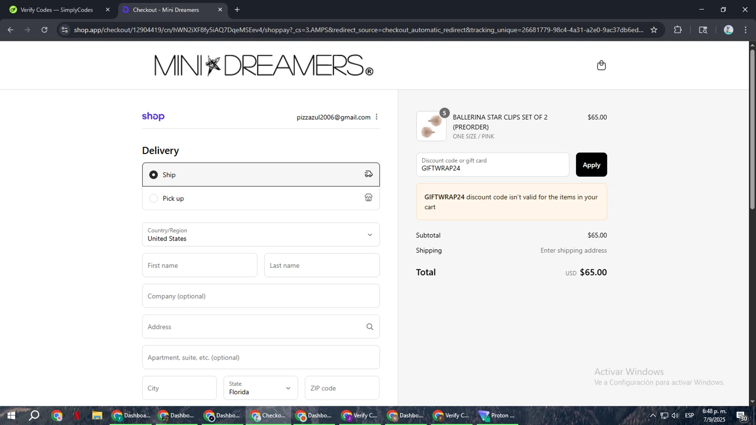 Mini Dreamers promo code screenshot showing code GIFTWRAP24 applied at Mini Dreamers checkout page. Uploaded by SimplyCodes community member ShrewdSeeker6165 on Sep 7, 2025
