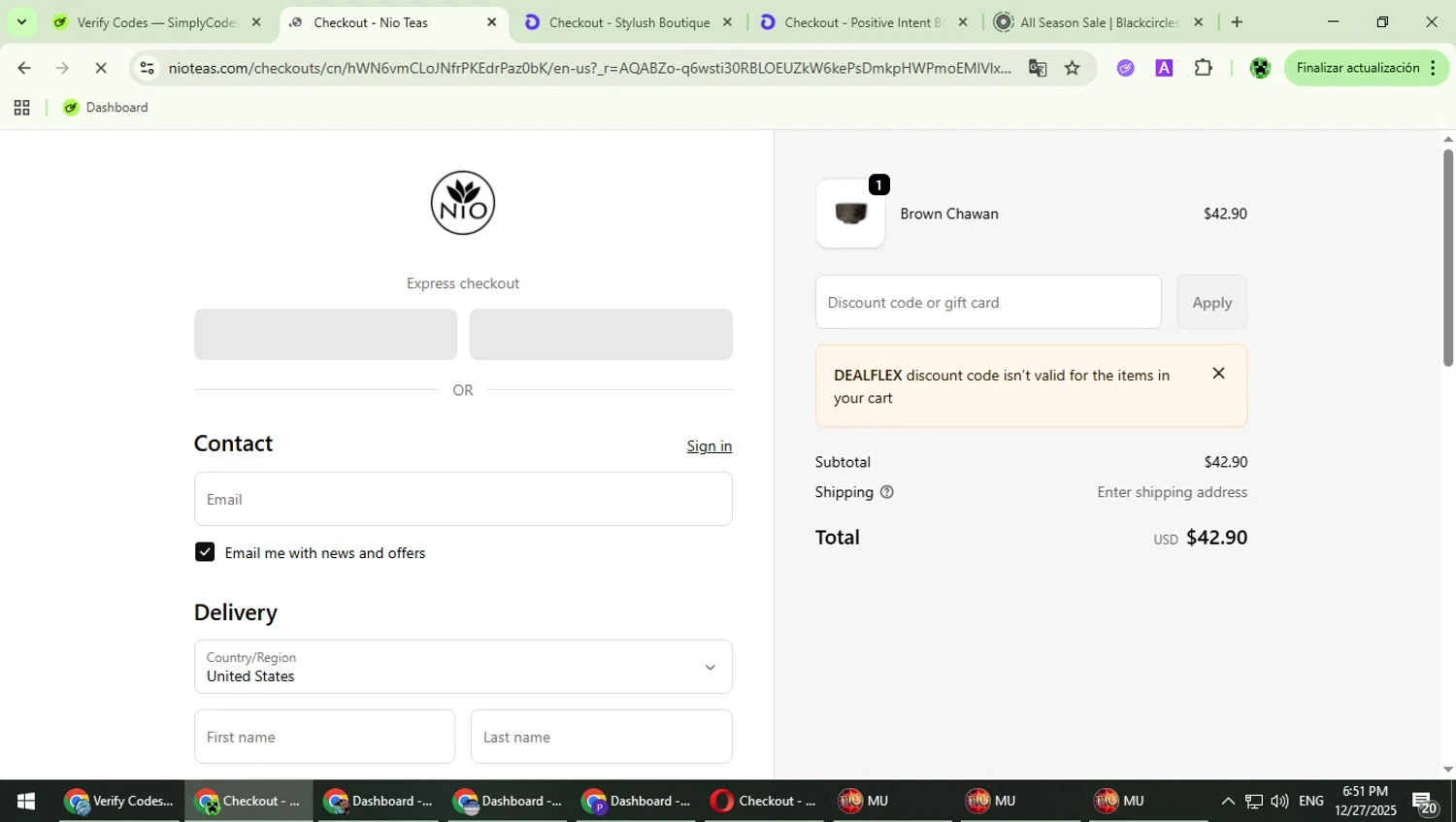 Nio Teas discount code screenshot showing code DEALFLEX applied at Nio Teas checkout page. Uploaded by SimplyCodes community member LOgoter on Dec 31, 2025