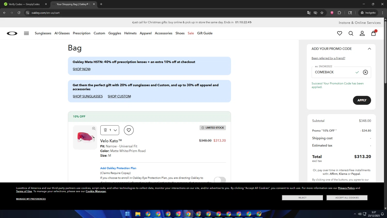 Oakley promo code screenshot showing code COMEBACK applied at Oakley checkout page. Uploaded by SimplyCodes community member AVAMUSTANG on Dec 23, 2025
