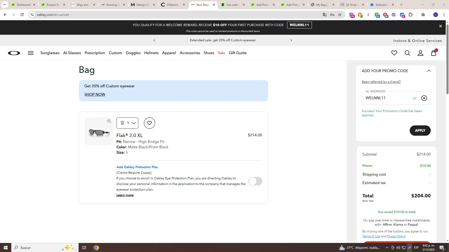 Oakley promo code screenshot showing code WELNNL11 applied at Oakley checkout page. Uploaded by SimplyCodes community member LAGUGU on Dec 4, 2025