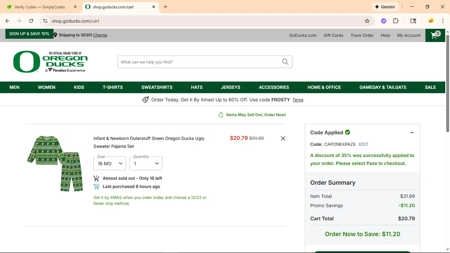 Oregon Ducks Store promo code screenshot showing code CAPONEXPAZE applied at Oregon Ducks Store checkout page. Uploaded by SimplyCodes community member Ranita_de_agua on Dec 13, 2025