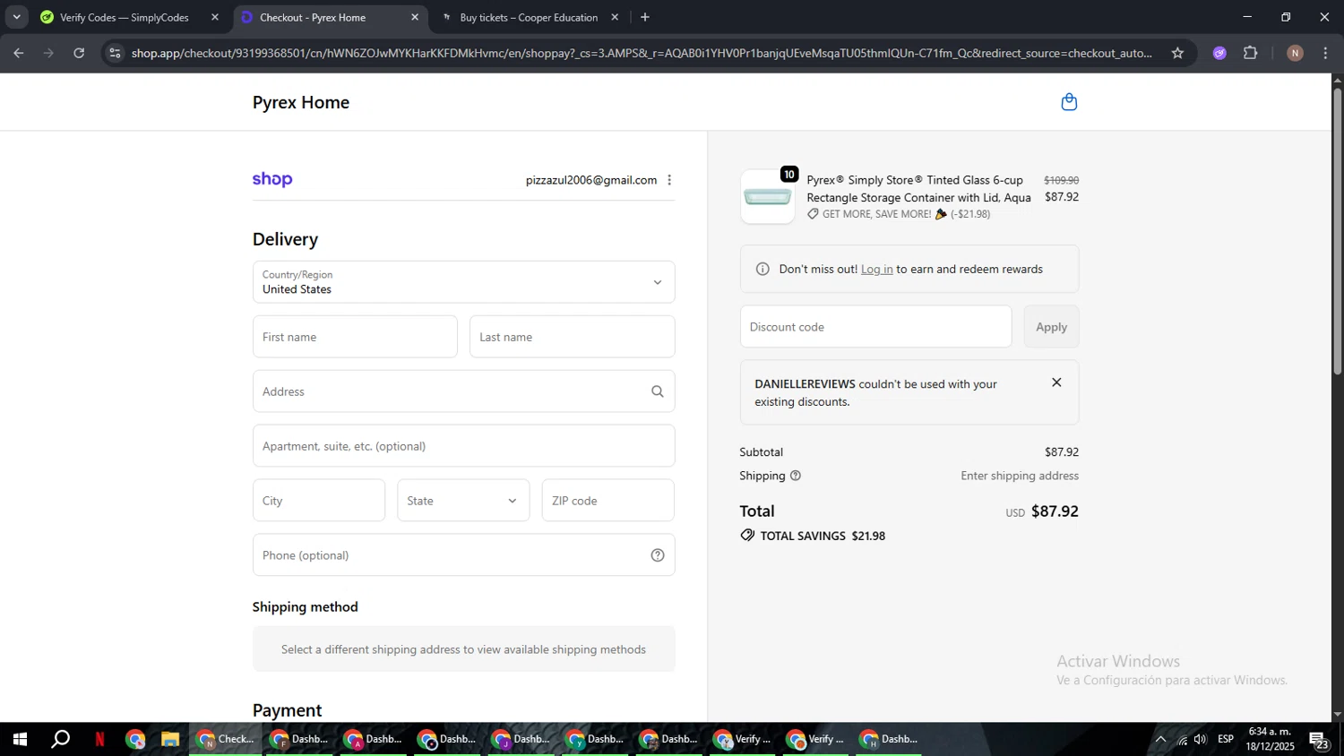 Pyrex promo code screenshot showing code DANIELLEREVIEWS applied at Pyrex checkout page. Uploaded by SimplyCodes community member DiscountPioneer2554 on Dec 18, 2025