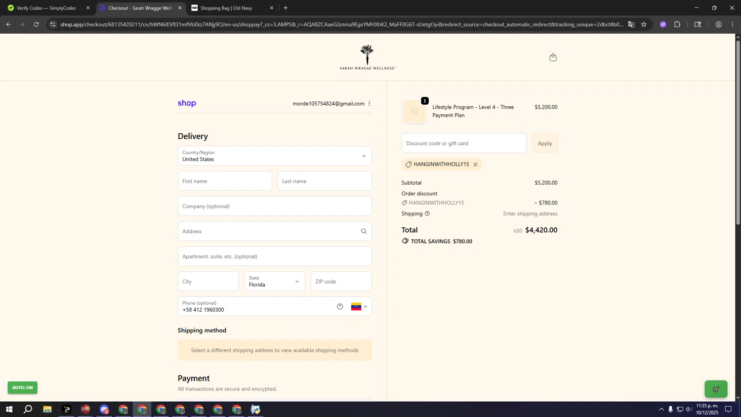 Sarah Wragge Wellness promo code screenshot showing code HANGINWITHHOLLY15 applied at Sarah Wragge Wellness checkout page. Uploaded by SimplyCodes community member ooooooooooooooooooo on Dec 11, 2025