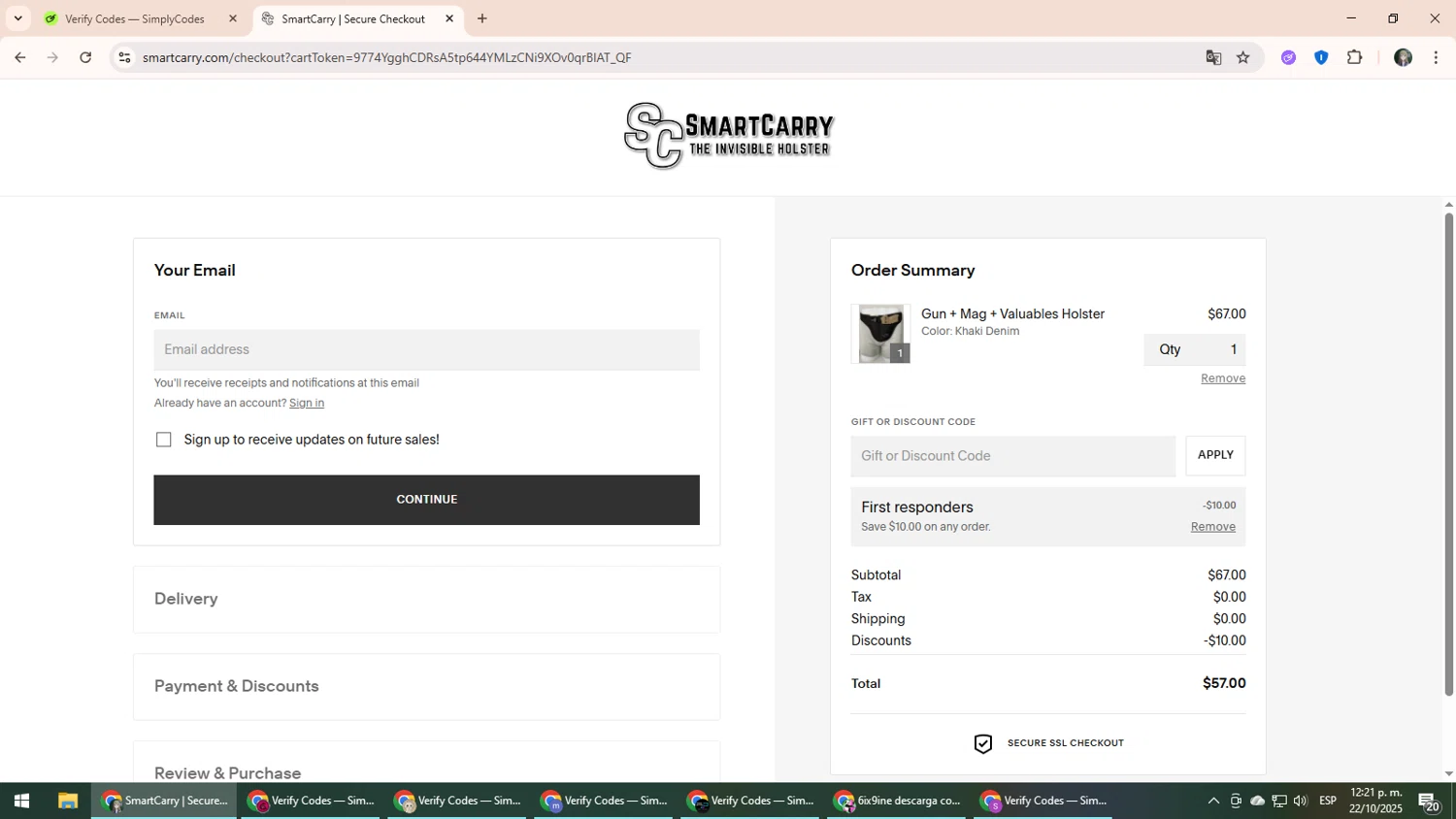 Smart Carry promo code screenshot showing code FIRST10 applied at Smart Carry checkout page. Uploaded by SimplyCodes community member CleverLynx6871 on Oct 22, 2025