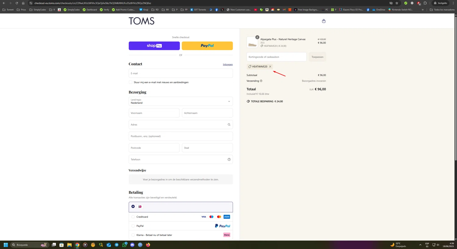 TOMS coupon code screenshot showing code HEATWAVE20 applied at TOMS checkout page. Uploaded by SimplyCodes community member UnkNownVnzla on Jun 19, 2025