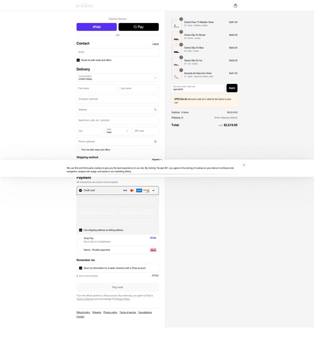 Alexandre Birman checkout page showing Alexandre Birman promo code box | Screenshot taken by SimplyCodes community member on Aug 29, 2025