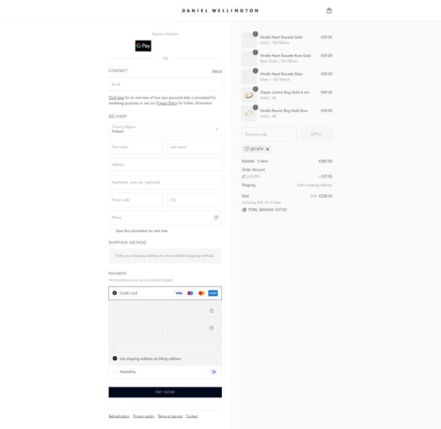 Daniel Wellington checkout page showing Daniel Wellington discount code box | Screenshot taken by SimplyCodes community member on Aug 27, 2025