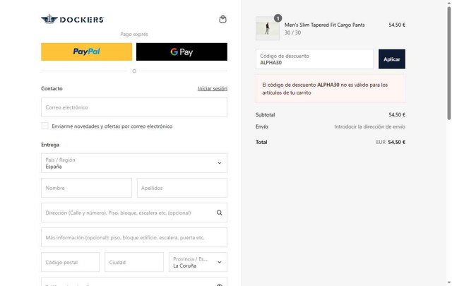 Dockers checkout page showing Dockers discount code box | Screenshot taken by SimplyCodes community member on Aug 28, 2025